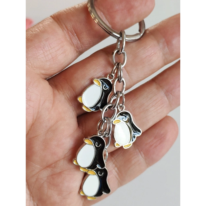 Sevimli Penguenlerden Metal Anahtarlık