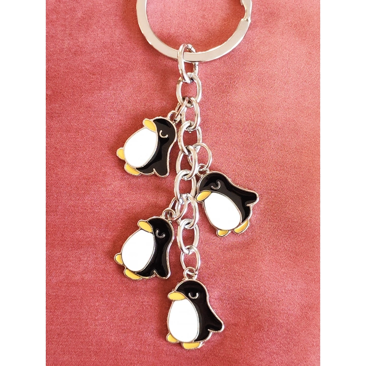 Sevimli Penguenlerden Metal Anahtarlık