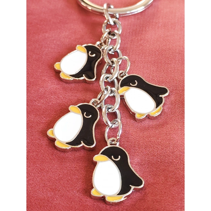 Sevimli Penguenlerden Metal Anahtarlık