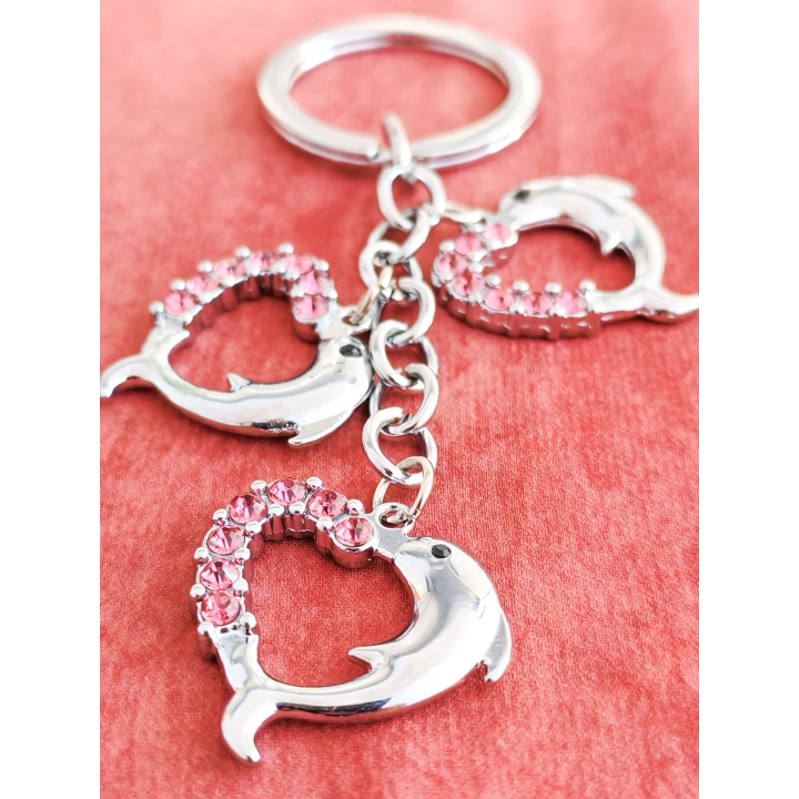 Yunus Balıklı Kalp Şeklinde Üzeri Pembe Taşlı Kalplerden Metal Anahtarlık