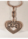 29 Gümüşhane Plakalı Kalp Şeklinde Metal Anahtarlık – Sakin Asalet, Memleket Bağlılığı ve Duygusal Şıklık Bir Arada