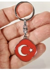 Türk Bayrağı Figürlü Kırmızı Metal Anahtarlık – Sade Şıklık ve Güçlü Anlamın Buluşması