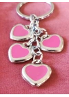 Pembe Kalplerden Oluşan Metal Anahtarlık