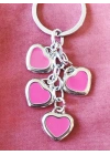 Pembe Kalplerden Oluşan Metal Anahtarlık