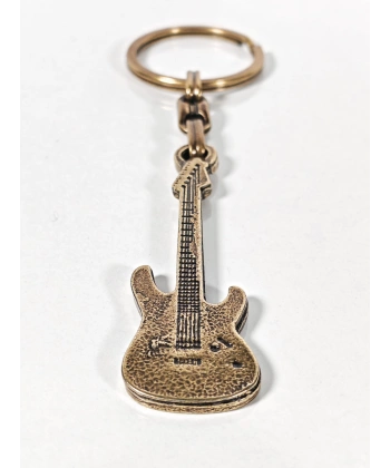 Antik Bronz Gitar Figürlü Metal Anahtarlık – Müziğin Özgür Ruhu ve Zamansız Stil
