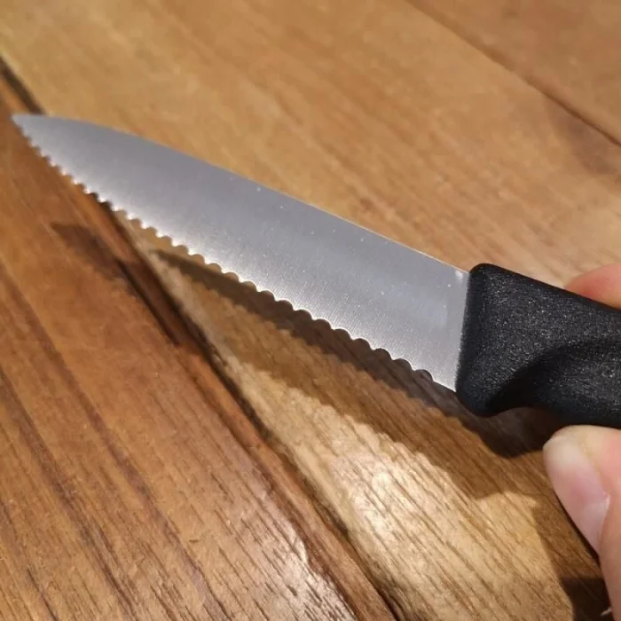 Victorinox 6.7631 8cm Kırmızı Tırtıklı Soyma Bıçağı