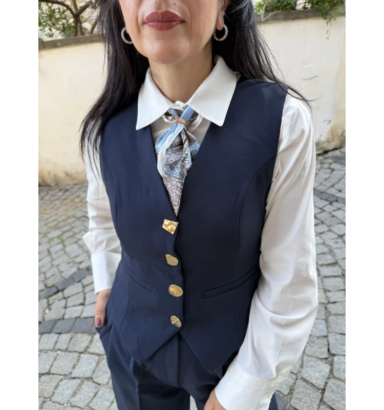 Lacivert Yelekli Takım