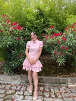 Pembe Volanlı Kısa Elbise