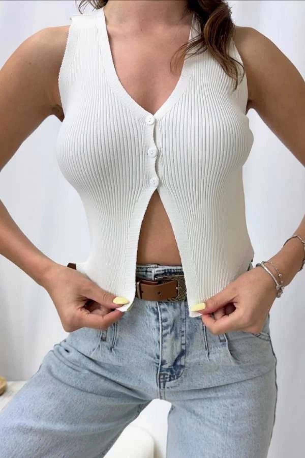 Eve Düğmeli Yelek - Beyaz