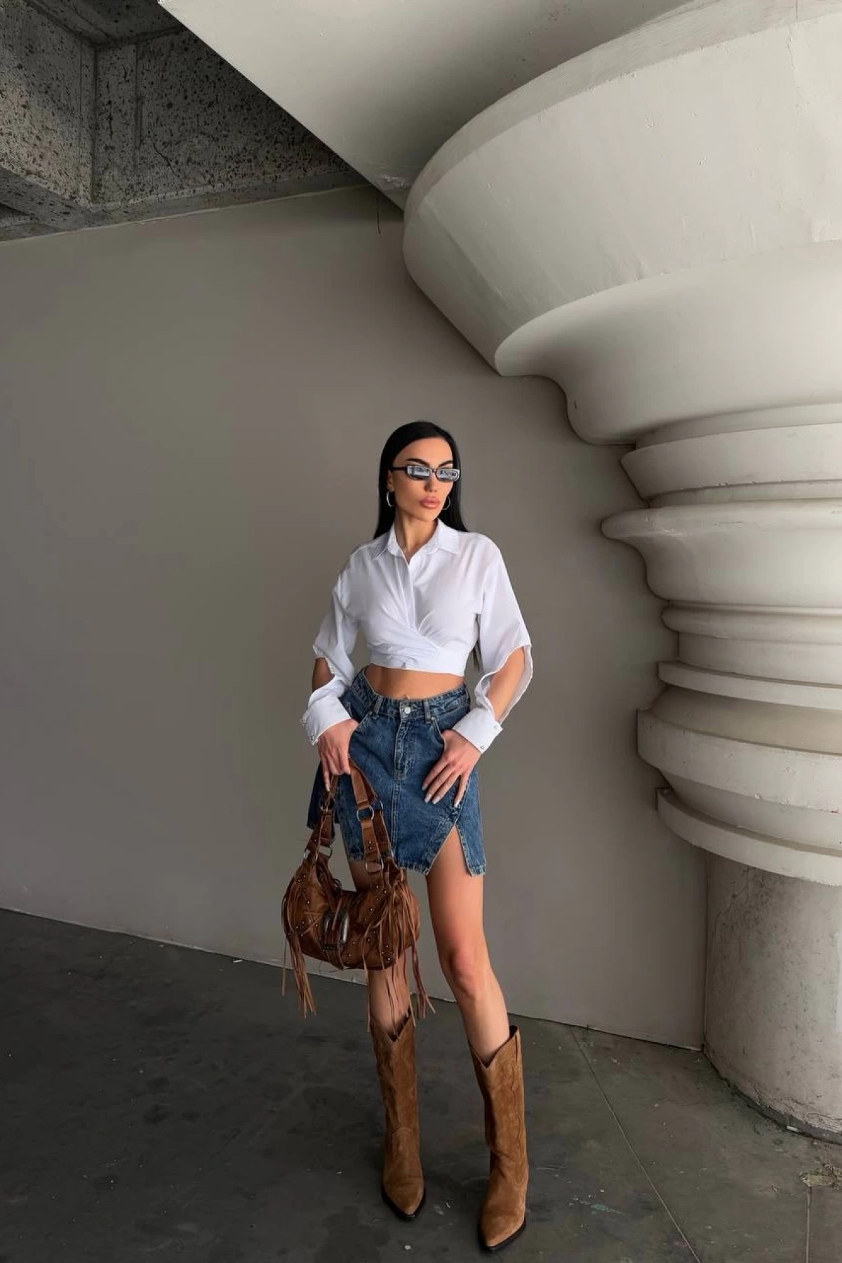 Kol Yırtmaçlı Detaylı Bağlamalı Gömlek