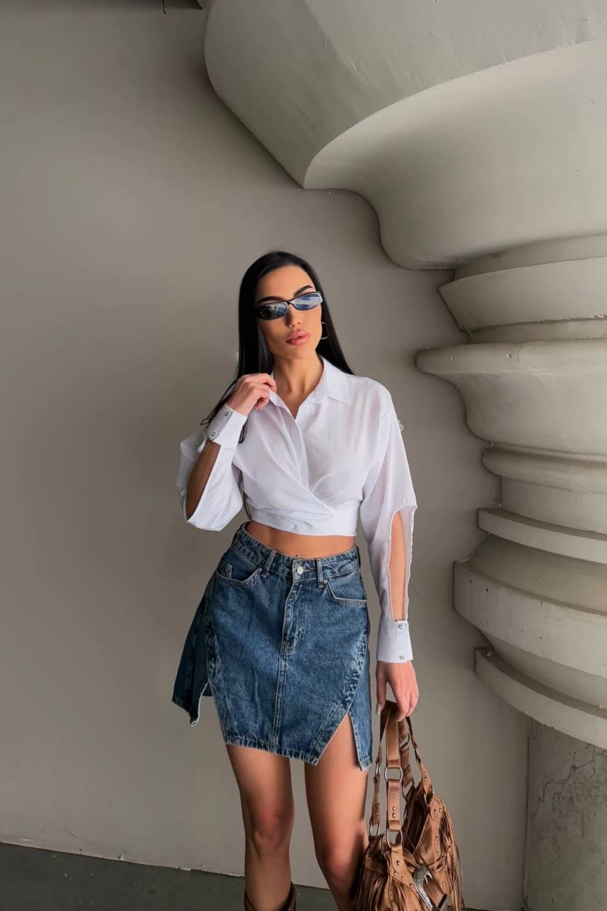 Kol Yırtmaçlı Detaylı Bağlamalı Gömlek