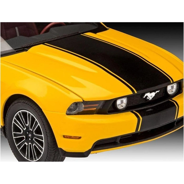 Revell 07046 1/25 2010 Ford Mustang GT