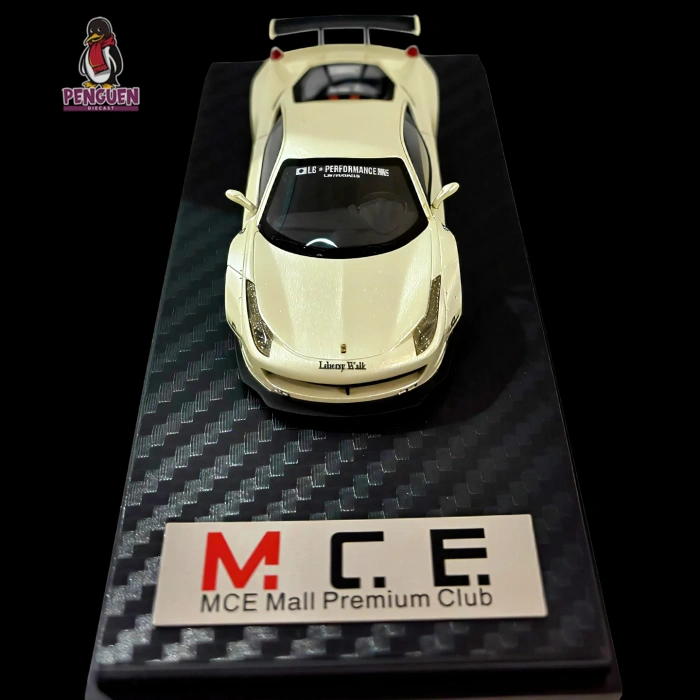 M. C. E. 1/64 Ferrari 458 Italia