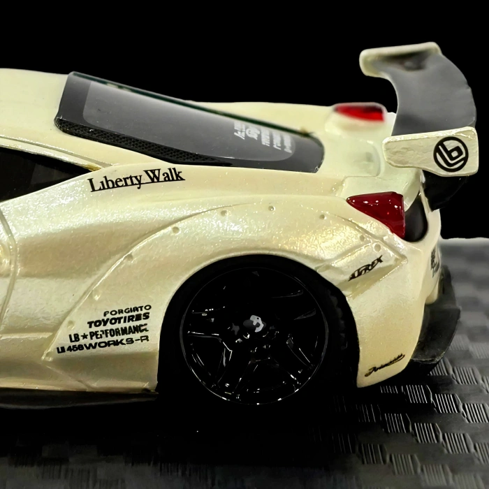 M. C. E. 1/64 Ferrari 458 Italia