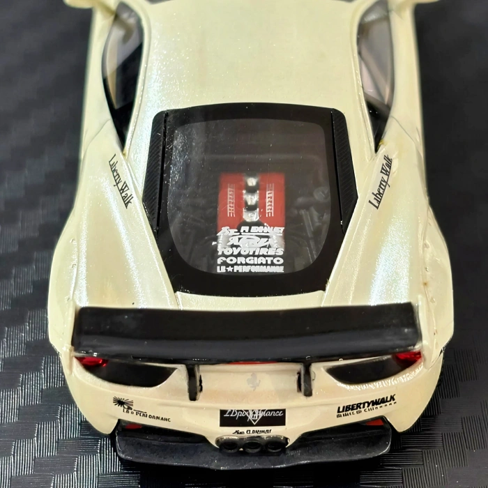 M. C. E. 1/64 Ferrari 458 Italia