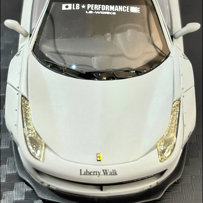 M. C. E. 1/64 Ferrari 458 Italia