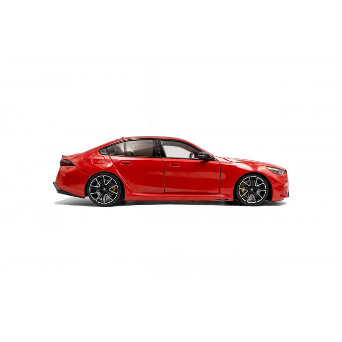 Solido S1814702 1/18 BMW M5 – FIRE RED – 2025