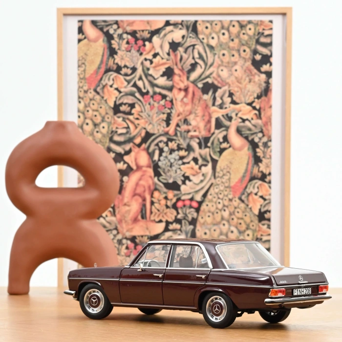 Norev 183778 1/18 Mercedes-Benz 200 1968 Dark Red Brown