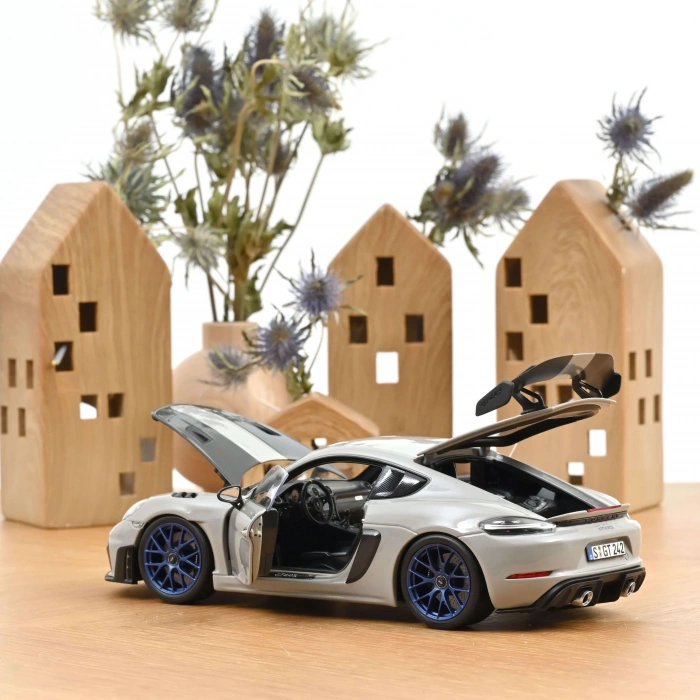 Norev 187253 1/18 Porsche Cayman GT4 RS w/Weissach Pack 2023 Chalk