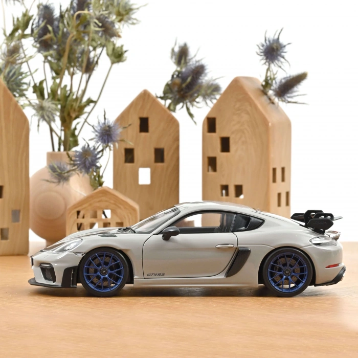 Norev 187253 1/18 Porsche Cayman GT4 RS w/Weissach Pack 2023 Chalk
