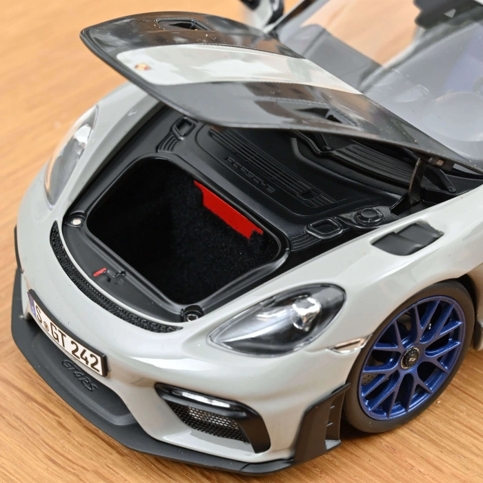 Norev 187253 1/18 Porsche Cayman GT4 RS w/Weissach Pack 2023 Chalk
