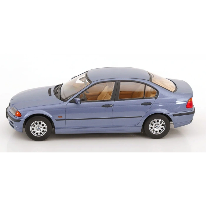 KK SCALE 181432 1/18 BMW 3 Serie (E46) Limousine 1999 Light Blue Metallic