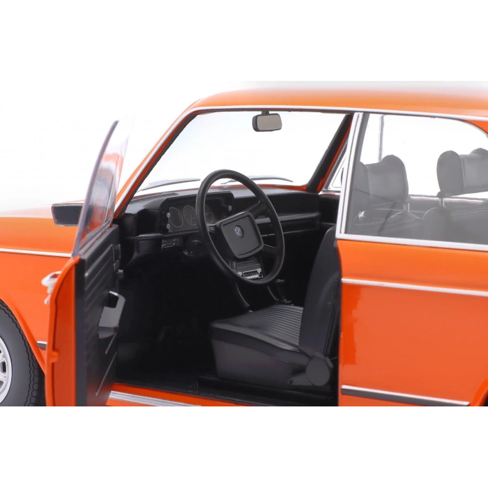 KK SCALE 120101 1/12 BMW 1602 2.Serie 1974 Orange