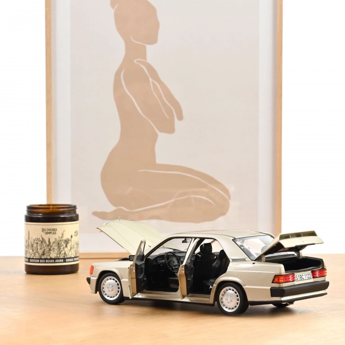 Norev 1/18 Mercedes-Benz 190 E 2.3-16 1984 Smoke Silver Metallic