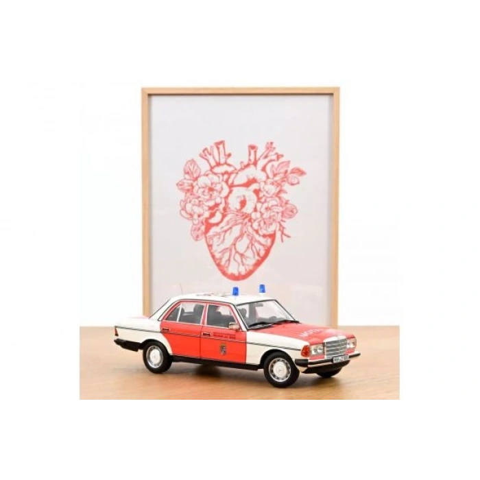 Norev 1/18 Mercedes-Benz 200 1984 Emergency Ambulance