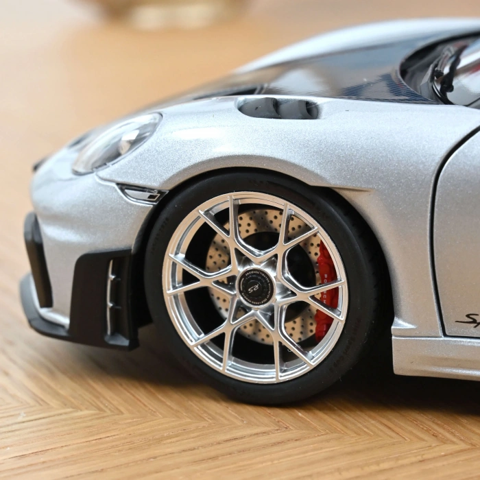 Norev 1/18 Porsche 718 Spyder RS w/ Weissach Pack 2023 GT-Silvermetallic