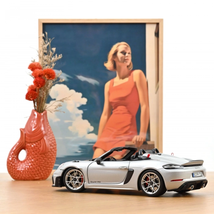 Norev 1/18 Porsche 718 Spyder RS w/ Weissach Pack 2023 GT-Silvermetallic