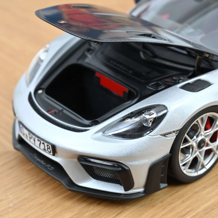 Norev 1/18 Porsche 718 Spyder RS w/ Weissach Pack 2023 GT-Silvermetallic