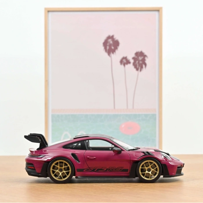 Norev 1087370 1/18 Porsche 911 GT3 RS, Weissach Pack 2022 Ruby Star