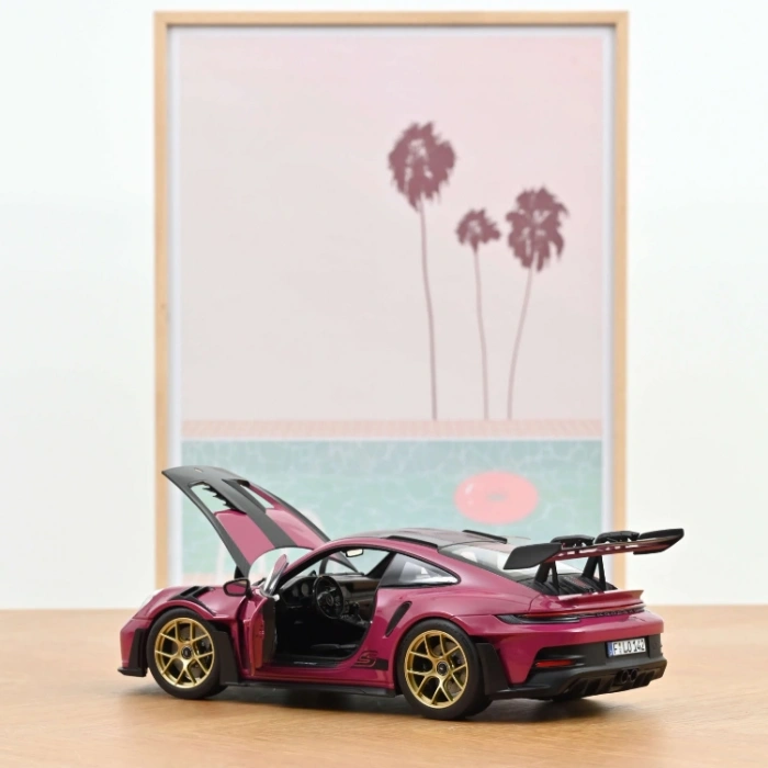 Norev 1087370 1/18 Porsche 911 GT3 RS, Weissach Pack 2022 Ruby Star