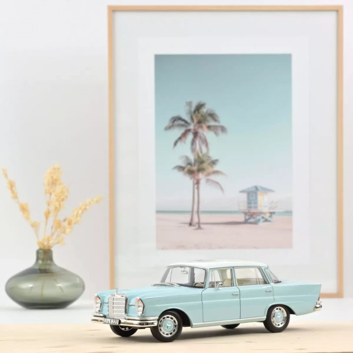 Norev 183920 1/18 Mercedes-Benz 220 S 1965 Light Blue