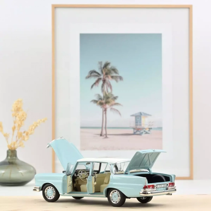 Norev 183920 1/18 Mercedes-Benz 220 S 1965 Light Blue