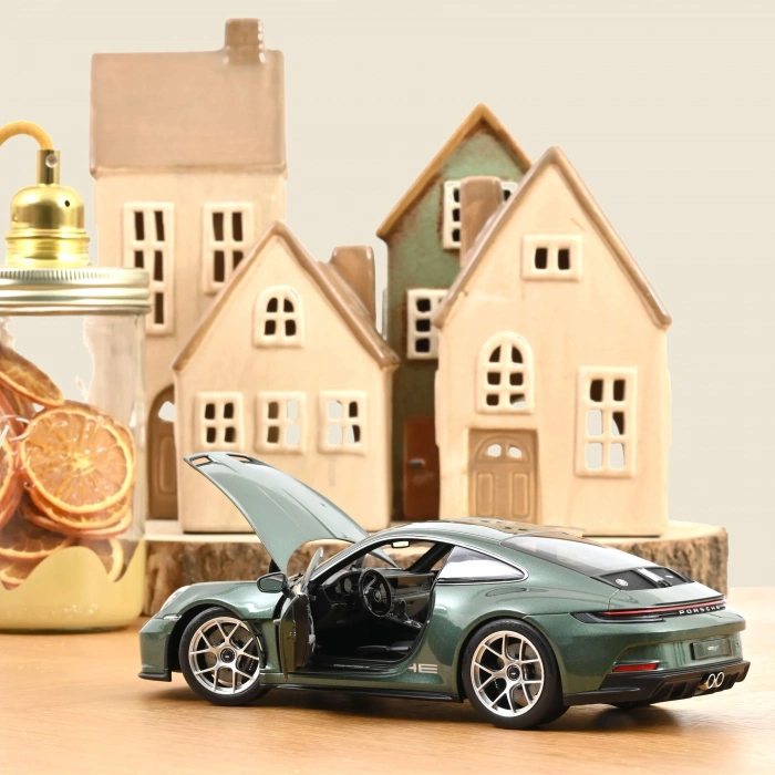 Norev 187472 1/18 Porsche 911 S/T 2023 Malachite Green Metallic