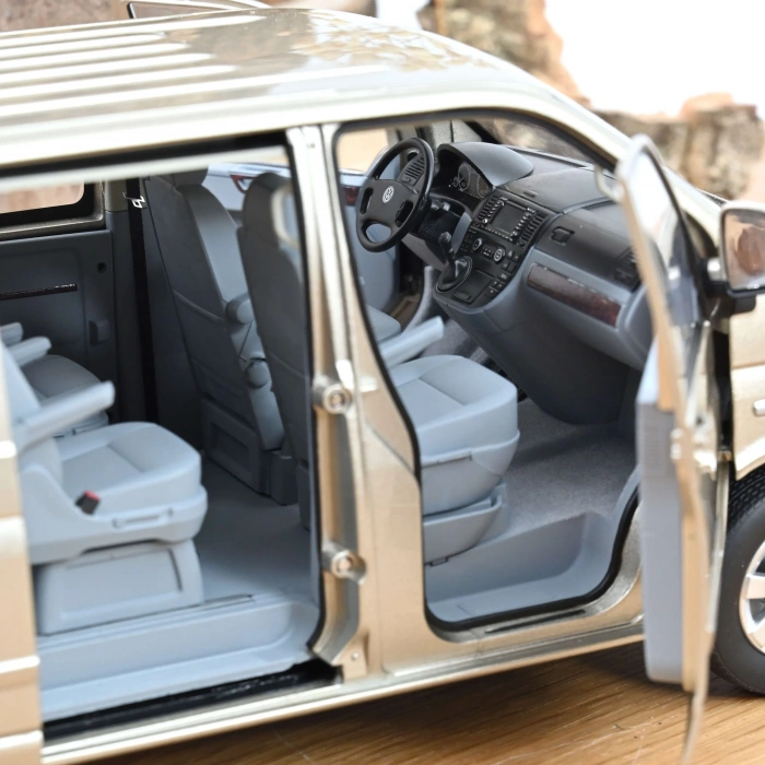 Norev 188602 1/18 VW Multivan 2003 Wheat Beige Metallic