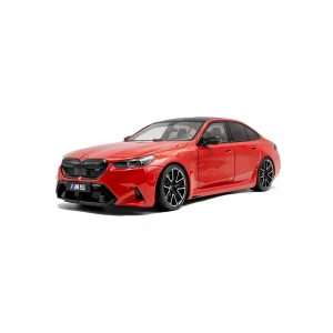 Solido S1814702 1/18 BMW M5 – FIRE RED – 2025