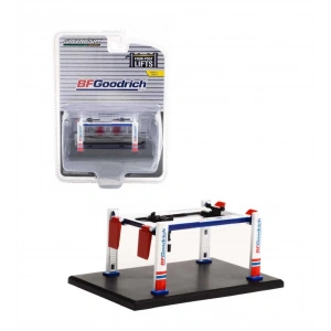Greenlight 1:64 Auto Body Shop - Four-Post Lifts Series 4- BFGoodrich