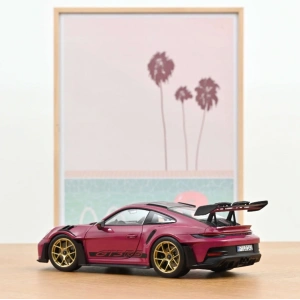 Norev 1087370 1/18 Porsche 911 GT3 RS, Weissach Pack 2022 Ruby Star