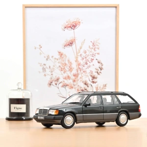 Norev 183960 1/18 Mercedes-Benz 300 D T-Modell 1990 Blueblack Metallic