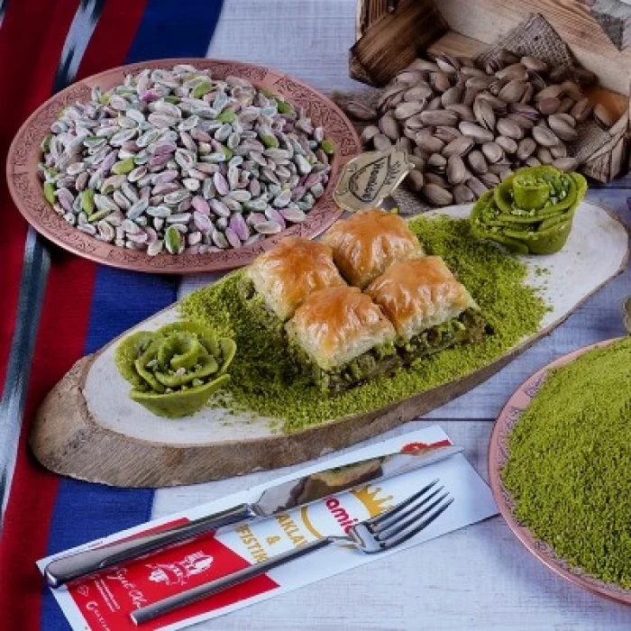 غازي عنتاب بقلاوة مربعة - 1 كغ.