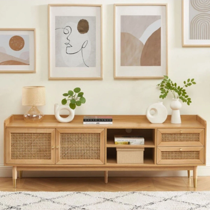 Scandi Tarzı TV Ünitesi – Bombong 180 cm, Ahşap & Rattan Detaylı