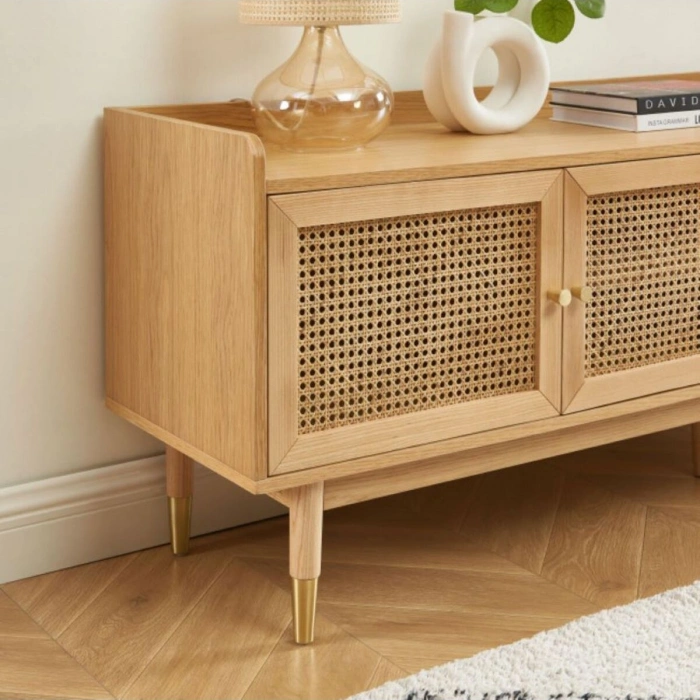Scandi Tarzı TV Ünitesi – Bombong 180 cm, Ahşap & Rattan Detaylı