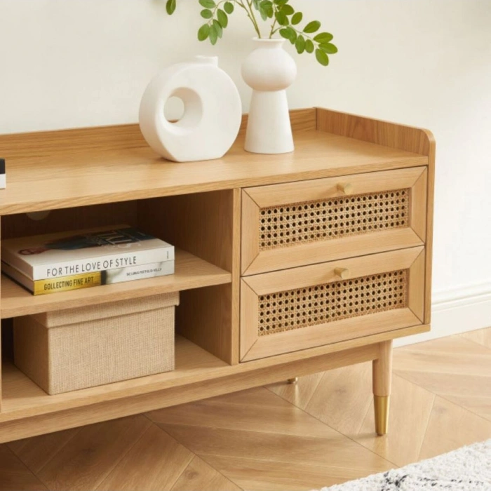 Scandi Tarzı TV Ünitesi – Bombong 180 cm, Ahşap & Rattan Detaylı