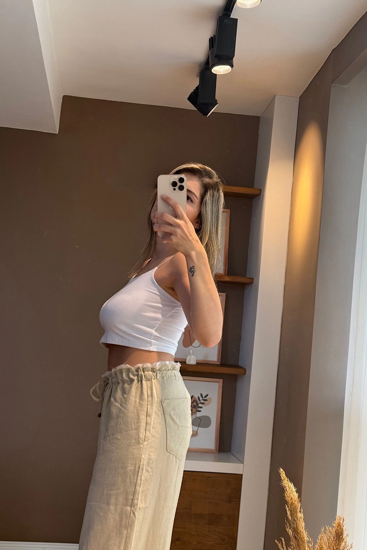 Beyaz Lastikli Crop
