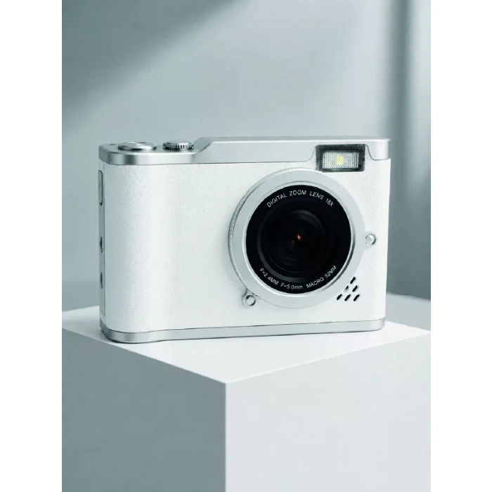 Beyaz 4K Dijital Kamera 2.4 İnç HD Ekran ve LED Flaşlı