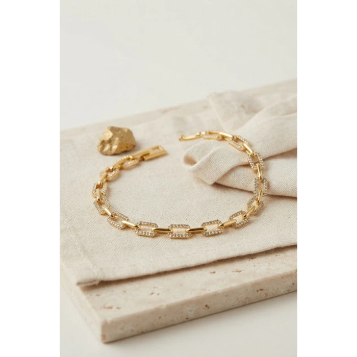 Gold Renk Pirinç Sıralı Kare Model Zirkon Taşlı Bileklik TJ-BB8848