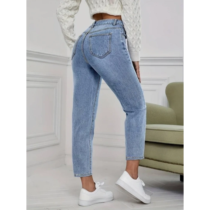 Kadın Açık Mavi Yırtık Mom Fit Kot Pantolon